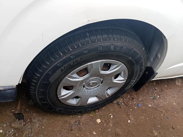 Toyota HiAce 2015 White