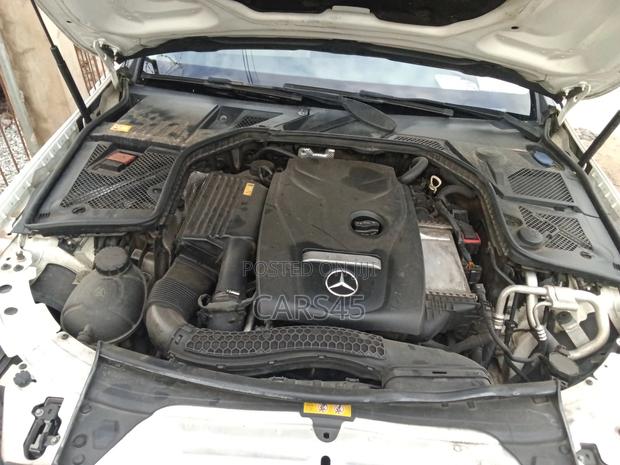 Mercedes-Benz C300 Base AWD 4Matic Sedan (2.0L 4cyl 7A) 2015 White