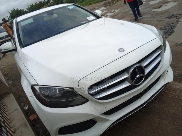 Mercedes-Benz C300 Base AWD 4Matic Sedan (2.0L 4cyl 7A) 2015 White