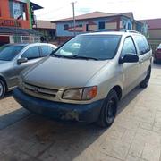Toyota Sienna 2000 Gold for sale