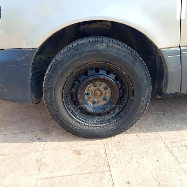 Toyota Sienna 2000 Gold