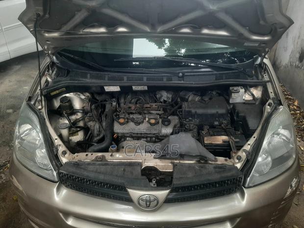 Toyota Sienna 2005 Gold