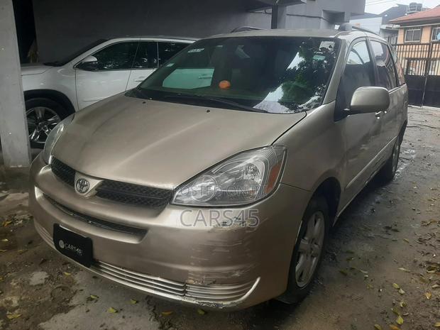 Toyota Sienna 2005 Gold