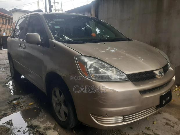 Toyota Sienna 2005 Gold
