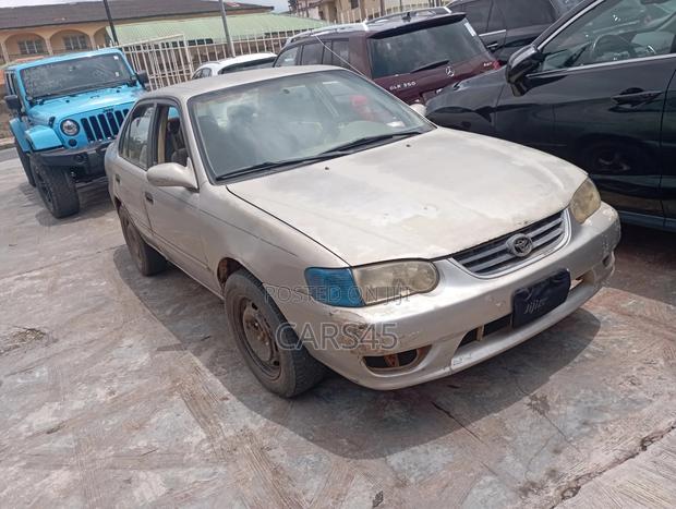 Toyota Corolla 2001 Brown