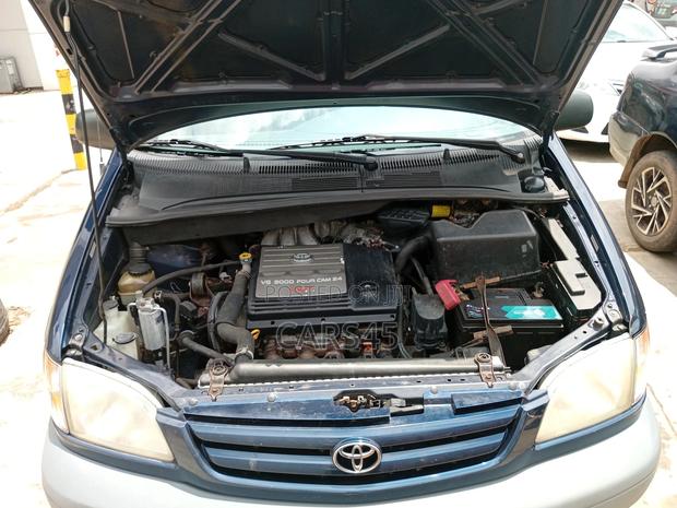 Toyota Sienna 2002 Blue