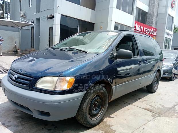 Toyota Sienna 2002 Blue