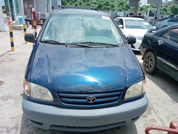 Toyota Sienna 2002 Blue