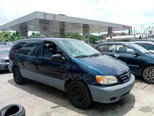 Toyota Sienna 2002 Blue