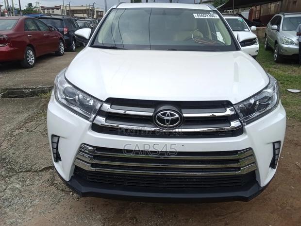Toyota Highlander XLE 4dr SUV (3.5L 6cyl 6A) 2015 White