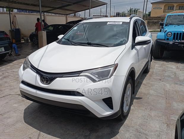 Toyota RAV4 2018 White