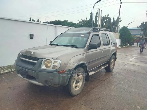 Nissan Xterra 2005 Gray