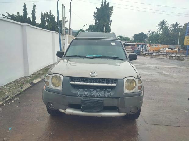 Nissan Xterra 2005 Gray