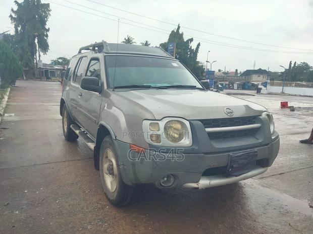 Nissan Xterra 2005 Gray