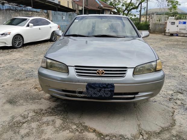 Toyota Camry Automatic 1999 Gray