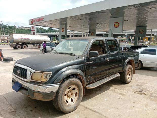 Toyota Tacoma 2004 Black