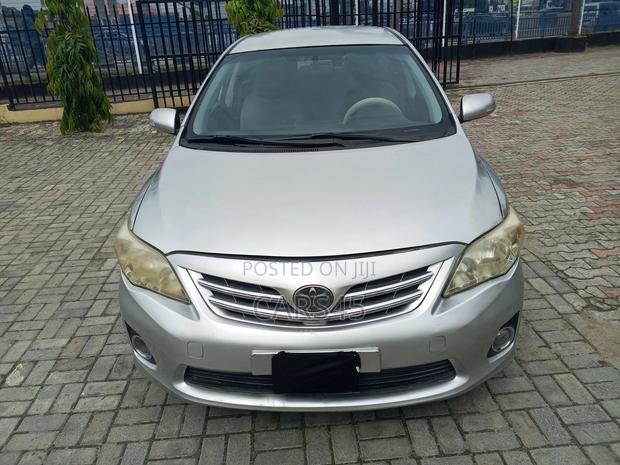 Toyota Corolla 2010 Silver