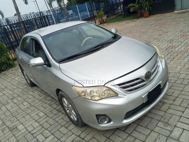 Toyota Corolla 2010 Silver