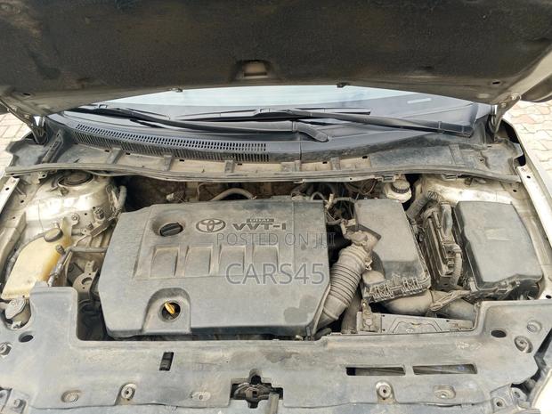 Toyota Corolla 2010 Silver