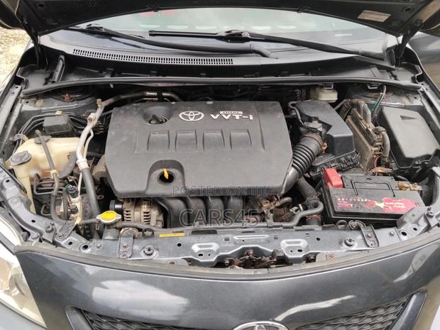 Toyota Corolla 2010 Gray