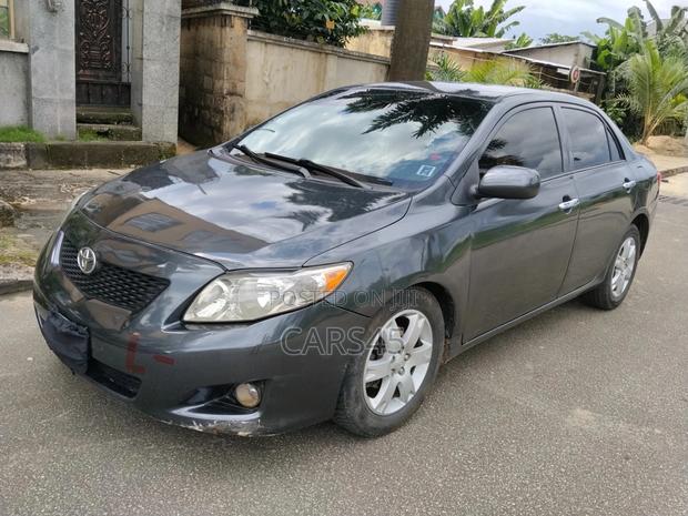 Toyota Corolla 2010 Gray