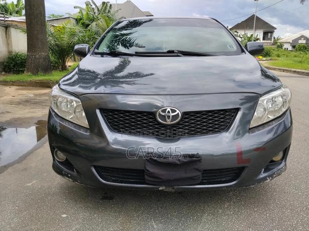Toyota Corolla 2010 Gray
