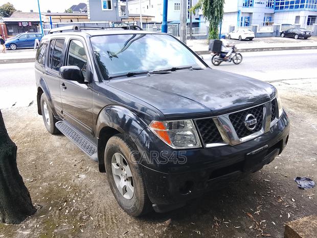 Nissan Pathfinder LE 4x4 2005 Black