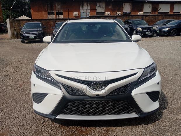 Toyota Camry 2018 White