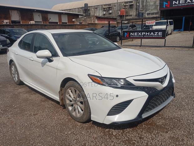 Toyota Camry 2018 White