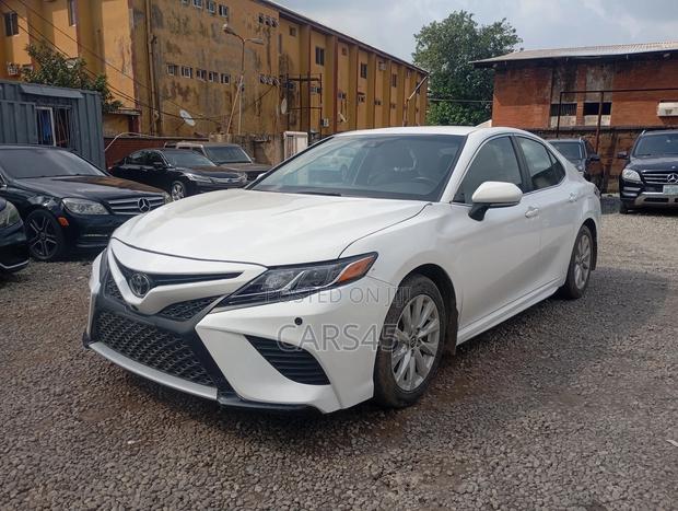 Toyota Camry 2018 White