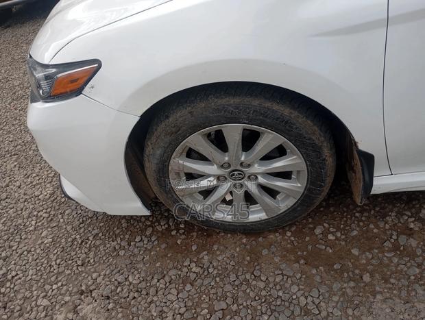 Toyota Camry 2018 White