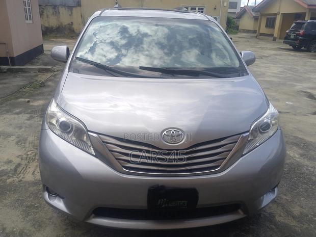 Toyota Sienna 2010 Gray