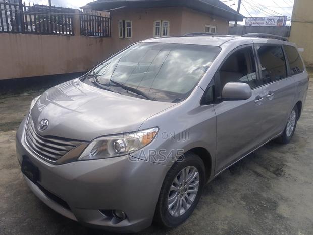 Toyota Sienna 2010 Gray