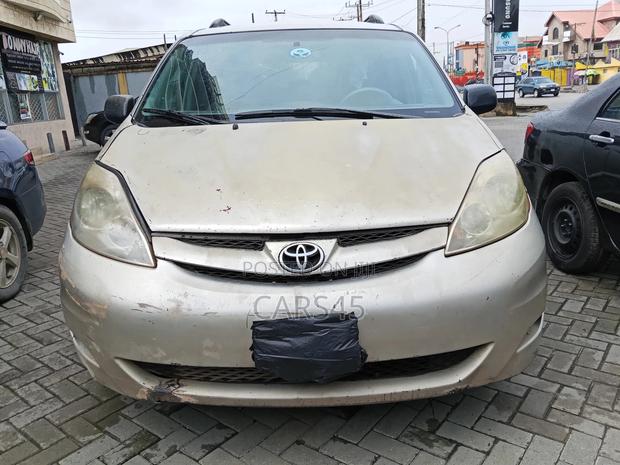 Toyota Sienna 2009 Silver