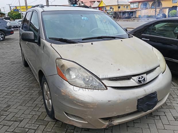 Toyota Sienna 2009 Silver