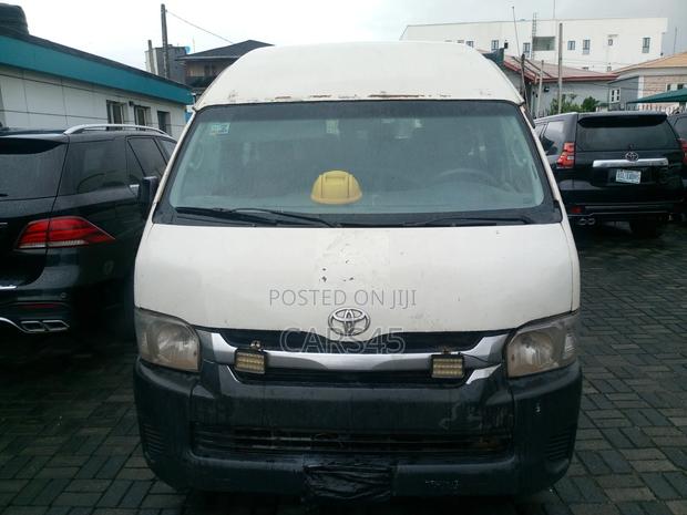 Toyota HiAce 2015 White