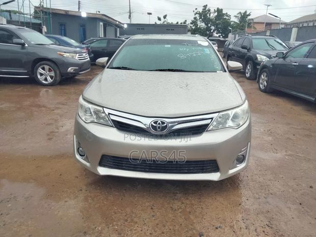 Toyota Camry 2014 Gold
