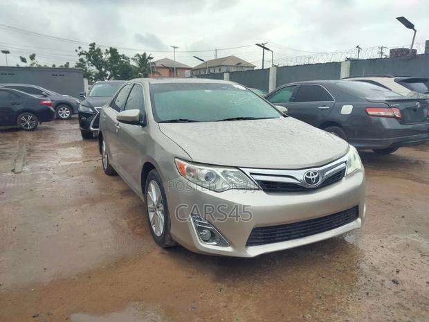Toyota Camry 2014 Gold
