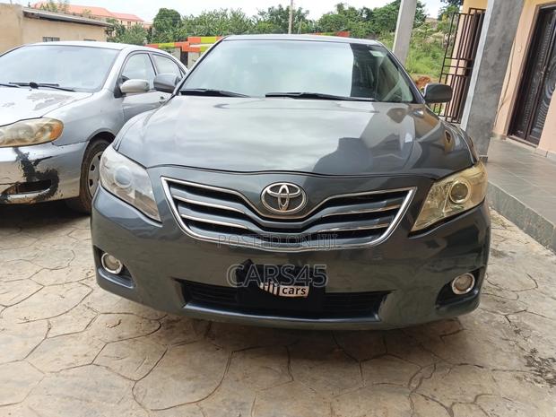 Toyota Camry 2011 Gray