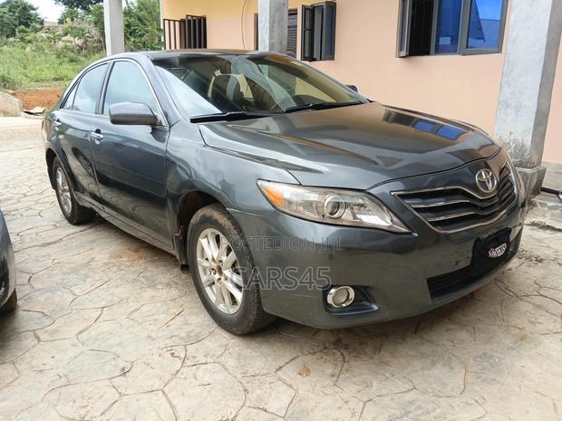 Toyota Camry 2011 Gray