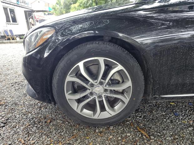 Mercedes-Benz C300 2016 Black