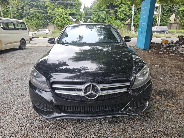 Mercedes-Benz C300 2016 Black