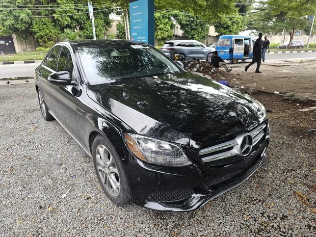 Mercedes-Benz C300 2016 Black