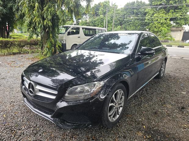 Mercedes-Benz C300 2016 Black