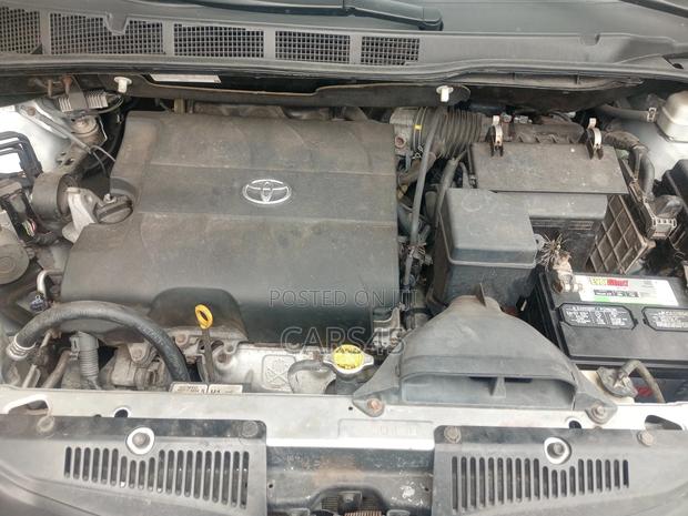 Toyota Sienna 2011 Gray