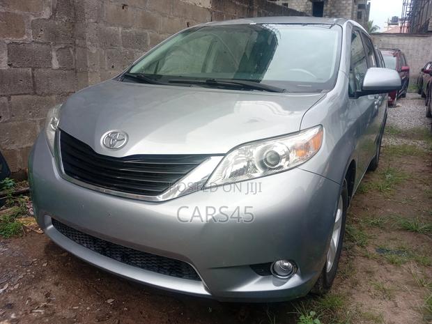 Toyota Sienna 2011 Gray