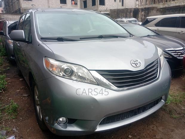 Toyota Sienna 2011 Gray