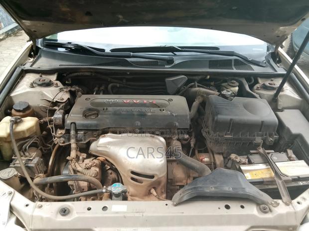 Toyota Camry 2005 Gold