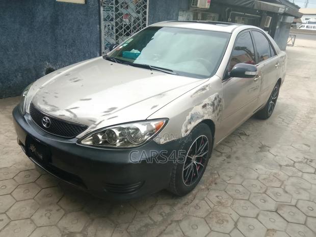 Toyota Camry 2005 Gold