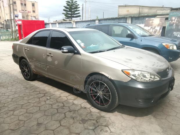 Toyota Camry 2005 Gold